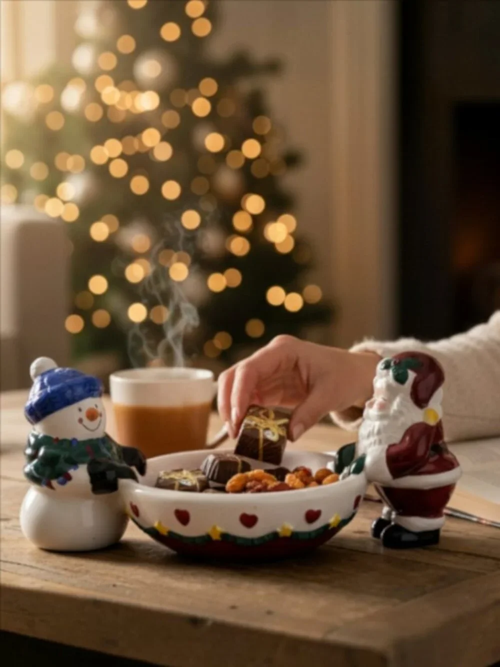 VINTAGE SERVEWARE -- Christmas Chip & Dip/Cheese Ball/Snack Bowl, Santa, Frosty